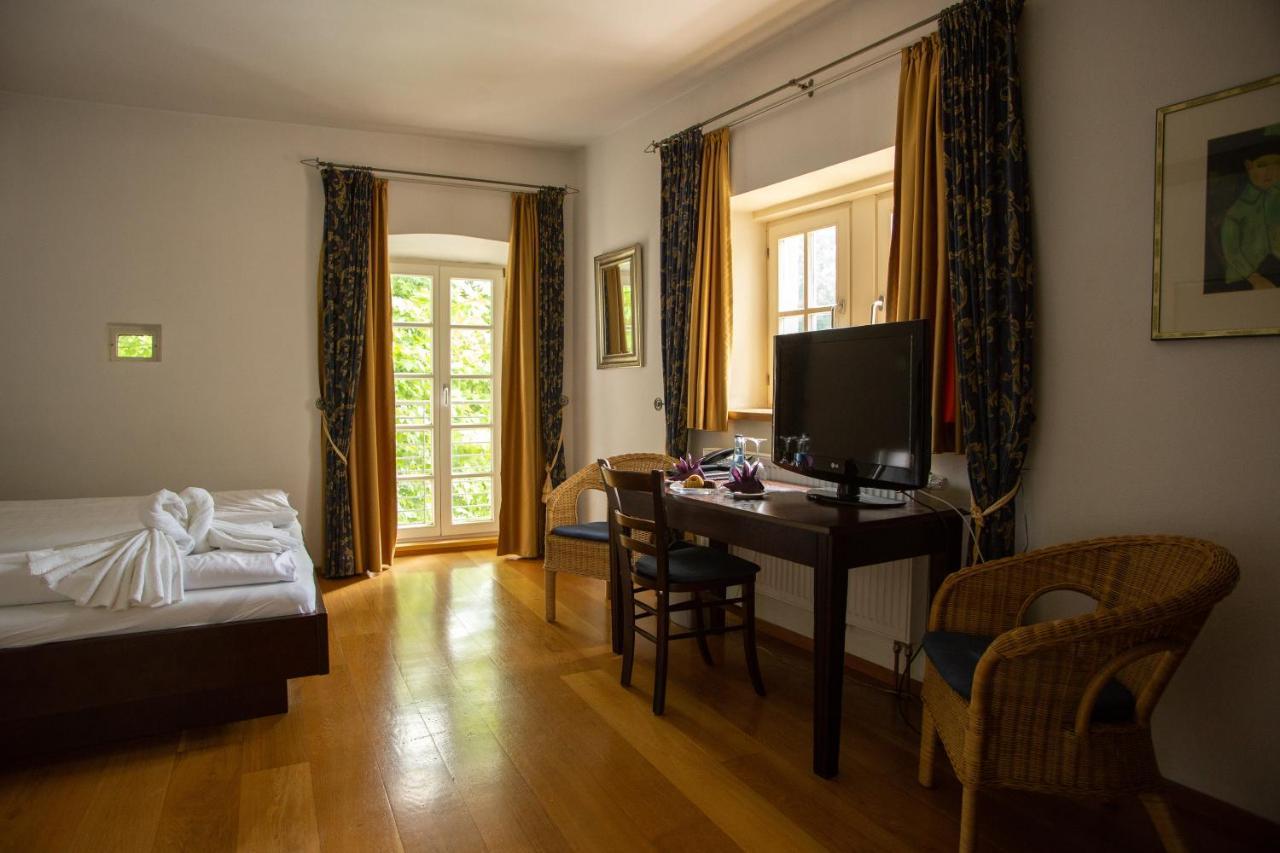 Hotel Burg Kerpen Illingen  Buitenkant foto